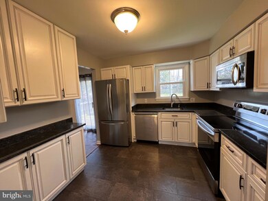 317 Hillsmere Dr, Annapolis, MD 21403 - photo 4