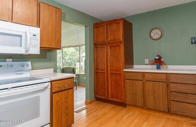 1210 S 18th St, Grand Forks, ND 58201 - photo 3