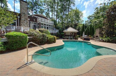 Amazing waterfront home, designed to enjoy the lak