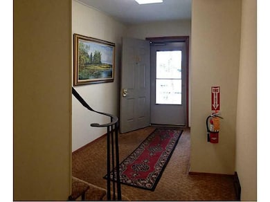 Entry/Foyer. Front entry immaculate!