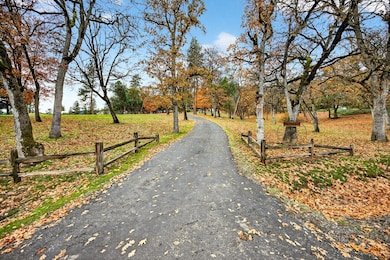 4075 Livingston Rd, Central Point, OR 97502 - photo 2
