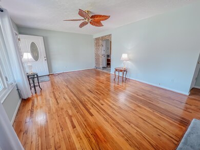 1322 Frisbee Dr, Columbus, OH 43224 - photo 6