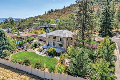 551 Strawberry Ln, Ashland, OR 97520 - photo 2