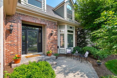 2576 Bangert Ln, Naperville, IL 60564 - photo 4