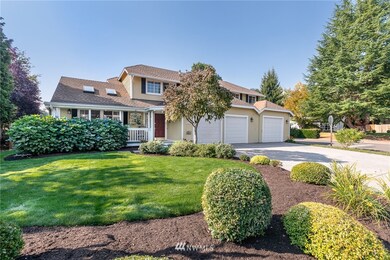 Nicely landscaped & fully fenced yard w/ front yard sprinkler system
