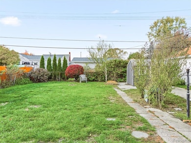 423 16th St, Port Huron, MI 48060 - photo 3