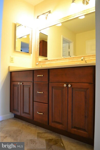 7708 Jewelweed Ct, Springfield, VA 22152 - photo 6