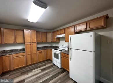 121 N Mont Valla Ave, Hagerstown, MD 21740 - photo 6