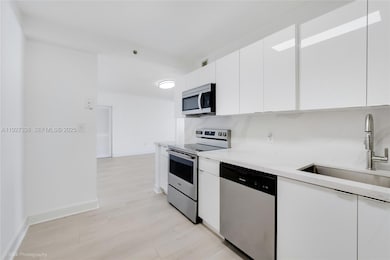 401 BLU unit 613, Miami Beach, FL 33141 - photo 5