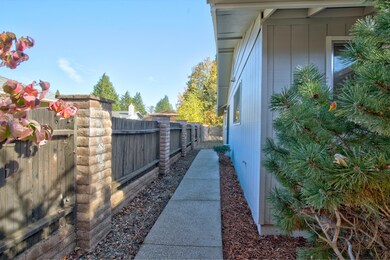 1109 SW Juniper Dr, Grants Pass, OR 97526 - photo 4
