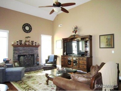 142 Odonald Rd, Asheville, NC 28806 - photo 3