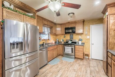 607 Graham St, Cleburne, TX 76033 - photo 7