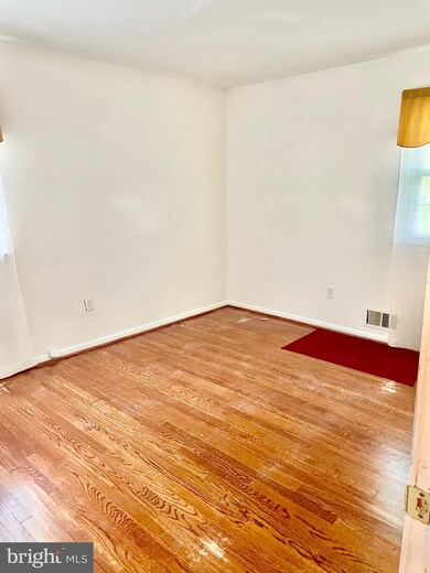 12903 Forest View Dr, Beltsville, MD 20705 - photo 7