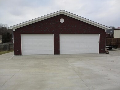 148 Halcomb Ct, Mount Washington, KY 40047 - photo 2