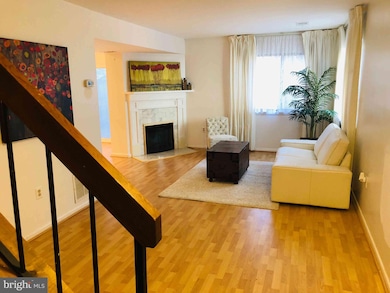 5672 Oak Tanager Ct, Burke, VA 22015 - photo 3