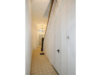 Entry/Foyer.