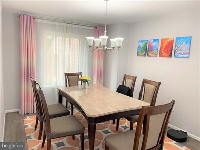 9715 Kings Crown Ct unit 201, Fairfax, VA 22031 - photo 4