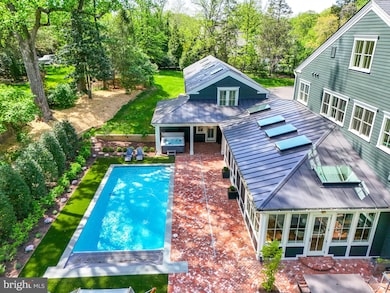 Pool w/Jets Overlooking 500+ acres of parkland