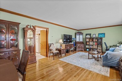 15411 Willets Point Blvd, Whitestone, NY 11357 - photo 4