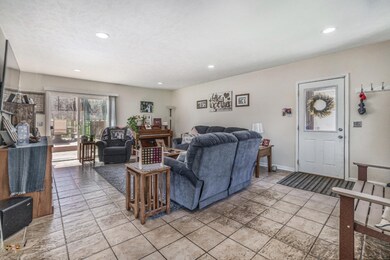 DNG 16830 E C AVE_10