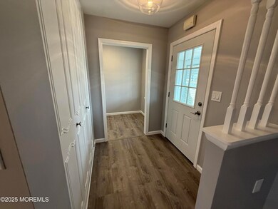 ENTRY AND BONUS ROOM