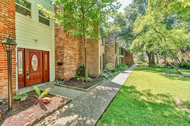 1255 Blalock Rd unit 9, Houston, TX 77055 - photo 3