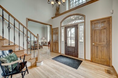 2331 Simsbury Ct, Naperville, IL 60564 - photo 3