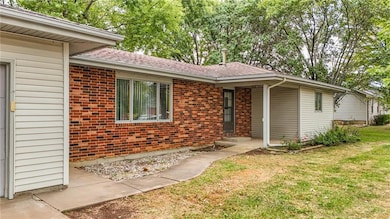 49 Lakeshore Dr, Garnett, KS 66032 - photo 3