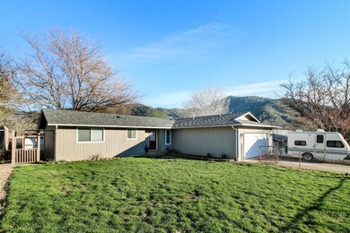 415 Nugget Dr, Rogue River, OR 97537 - photo 2