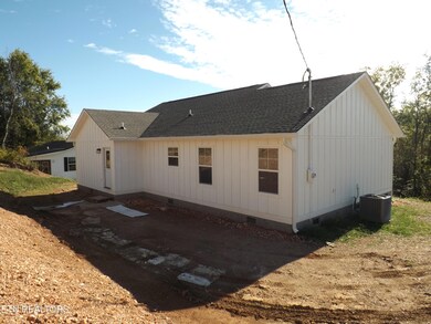 324 Wilson Hurst St, Tazewell, TN 37879 - photo 4