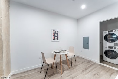 10 Commerce Ct unit 2F, Newark, NJ 07102 - photo 3