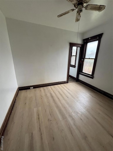 5327 Holcomb St, Detroit, MI 48213 - photo 4