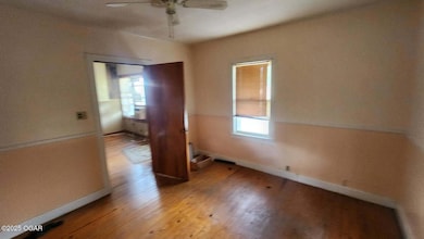 803 W Country Rd, Columbus, KS 66725 - photo 7