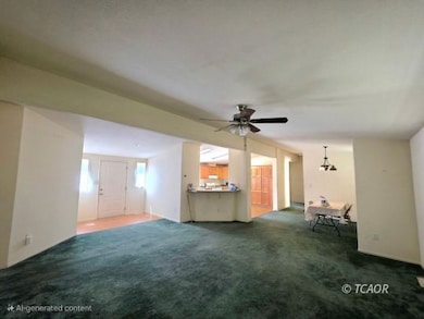 Living Room/Entry