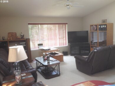 6829 E Ct, Springfield, OR 97478 - photo 4