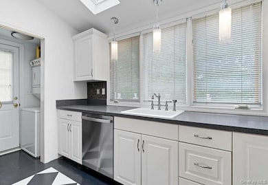 22 School St, Oyster Bay, NY 11771 - photo 3