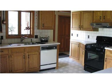 Kitchen. Nice oak cabinets. Brand new NEVER used, 