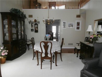 Dining room - neutral decor