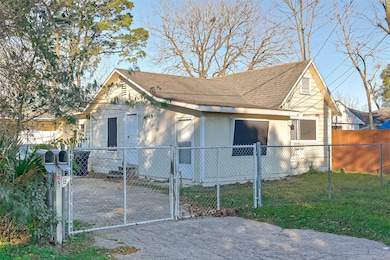 7227 Farnsworth St unit B, Houston, TX 77022 - photo 2