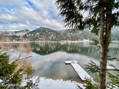 007_Enjoy the Lake Views Year Round!