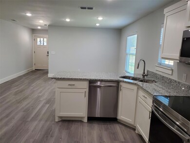 604 E 3rd St unit 2, Bonham, TX 75418 - photo 3