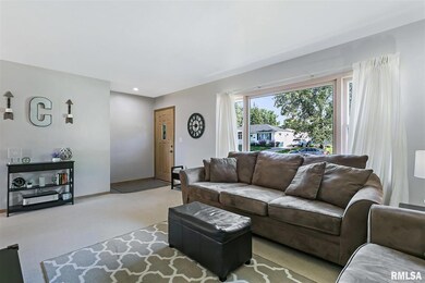 1831 W 37th St, Davenport, IA 52806 - photo 6