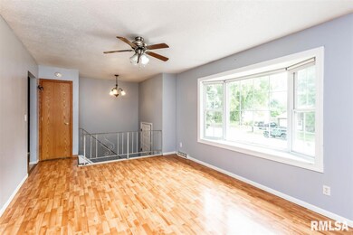 4006 Cresthill Dr, Davenport, IA 52806 - photo 4