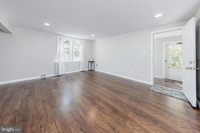 313 Woodbury Lake Dr, Woodbury, NJ 08096 - photo 5