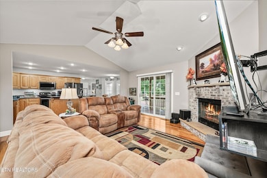 125 Clarence Lee Rd, Lancing, TN 37770 - photo 5