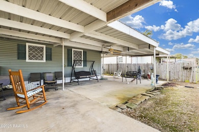 708 E Jeff Davis Ave, Rayne, LA 70578 - photo 2