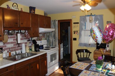 570 Maple St, Brattleboro, VT 05301 - photo 2