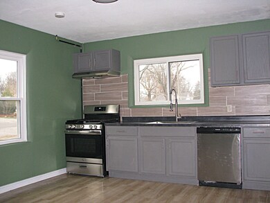 700 E Scott St, Tuscola, IL 61953 - photo 7