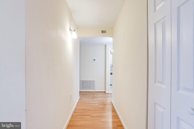 2212 Springwood Dr unit 206, Reston, VA 20191 - photo 3