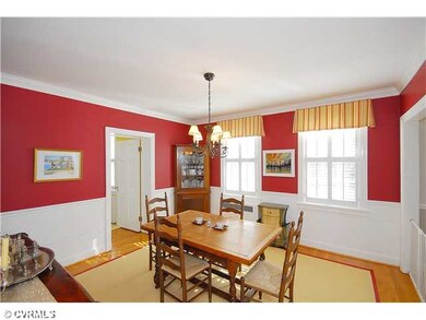 Dining Room - Crown Molding and Chair Rail